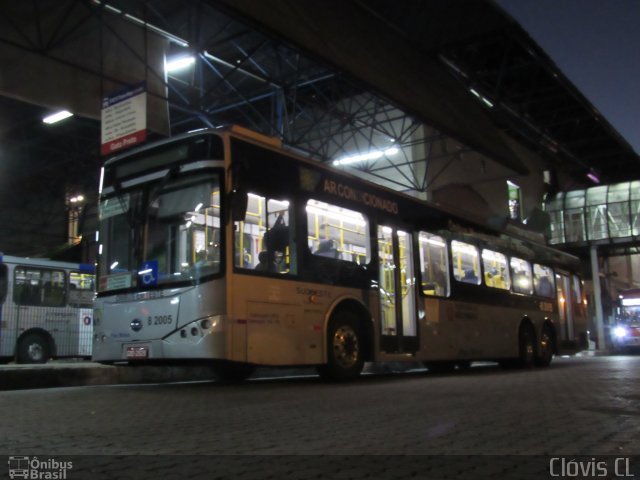 Viação Gato Preto 8 2005 na cidade de Osasco, São Paulo, Brasil, por Clóvis Francisco Nascimento. ID da foto: 5178012.