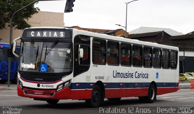 Empresa de Transportes Limousine Carioca RJ 129.042 na cidade de Rio de Janeiro, Rio de Janeiro, Brasil, por Cristiano Soares da Silva. Número da foto: #5182388.