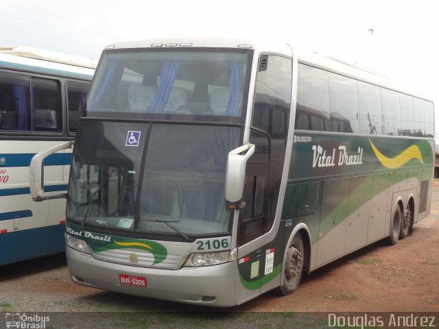 Auto Viação Vital Brazil 2106 na cidade de Trindade, Goiás, Brasil, por Douglas Andrez. ID da foto: 5263971.