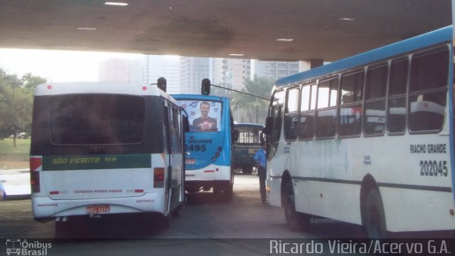 Viação São Vicente 0210 na cidade de Brasília, Distrito Federal, Brasil, por Ricardo Vieira. ID da foto: 5271630.