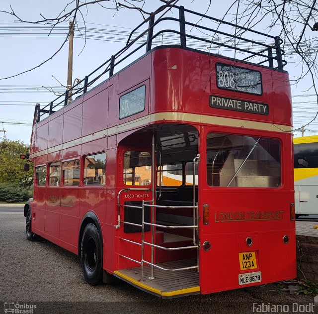 London Transport RM1571 na cidade de Gramado, Rio Grande do Sul, Brasil, por Fabiano Dodt. ID da foto: 5278030.