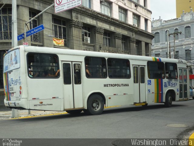 Empresa Metropolitana 256 na cidade de Recife, Pernambuco, Brasil, por Washington  Oliveira. ID da foto: 5280551.