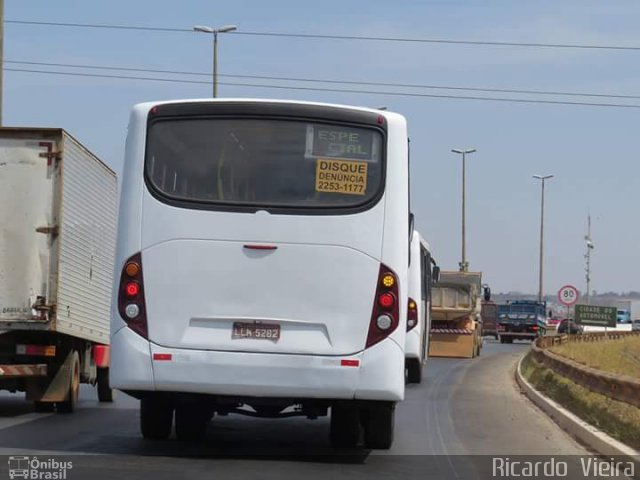 Ônibus Particulares 5282 na cidade de SIA, Distrito Federal, Brasil, por Ricardo Vieira. Número da foto: #5284347.