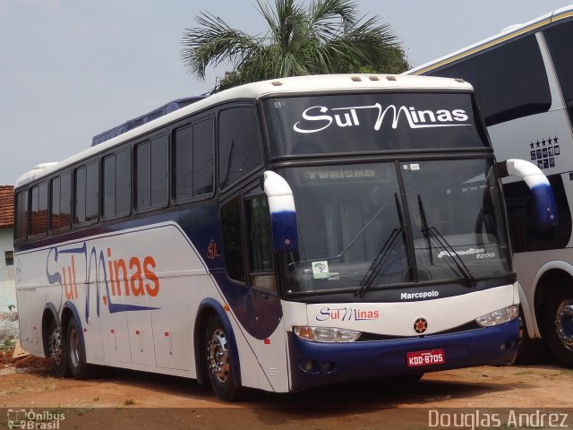 Viação Sul Minas 8705 na cidade de Trindade, Goiás, Brasil, por Douglas Andrez. ID da foto: 5244329.