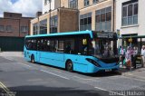 Arriva 4084 na cidade de Bishop's Stortford, Hertfordshire, Inglaterra, por Donald Hudson. ID da foto: :id.