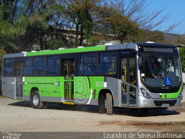 Viação Garcia 8233 na cidade de Duque de Caxias, Rio de Janeiro, Brasil, por Leandro de Sousa Barbosa. Número da foto: #5300729.