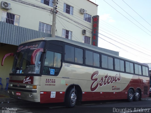 Esteves Turismo 2014 na cidade de Trindade, Goiás, Brasil, por Douglas Andrez. ID da foto: 5250129.