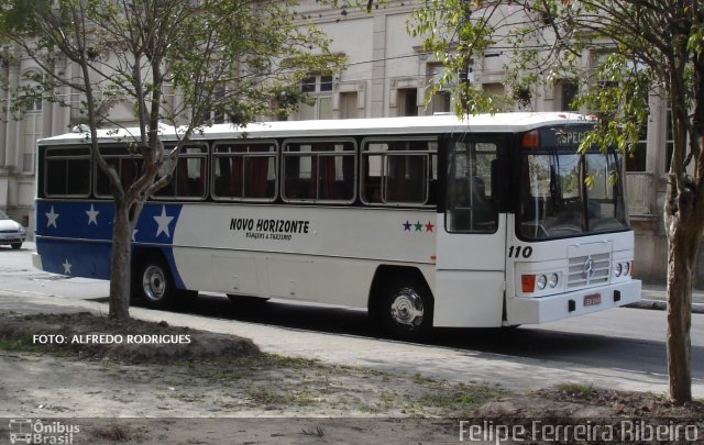 Ônibus Particulares 110 na cidade de Pelotas, Rio Grande do Sul, Brasil, por Felipe Ferreira Ribeiro. Número da foto: #5257657.