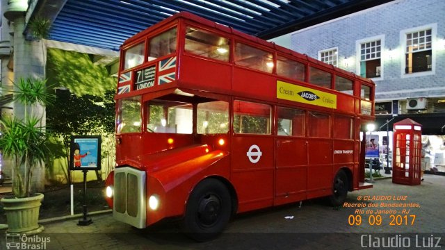 Ônibus Particulares Cream JACOB'S Crakers na cidade de Rio de Janeiro, Rio de Janeiro, Brasil, por Claudio Luiz. ID da foto: 5340130.