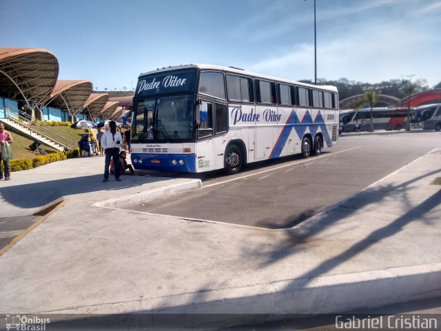 Padre Vitor Transporte e Turismo 2000 na cidade de Aparecida, São Paulo, Brasil, por Gabriel Cristian. ID da foto: 5346087.