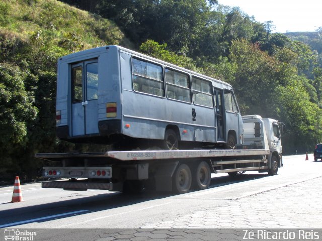 Sucata e Desmanches Marinha do Brasil na cidade de Petrópolis, Rio de Janeiro, Brasil, por Zé Ricardo Reis. ID da foto: 5352312.