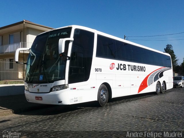 JCB Turismo 9070 na cidade de Irati, Paraná, Brasil, por André Felipe Mudrei. ID da foto: 5352622.