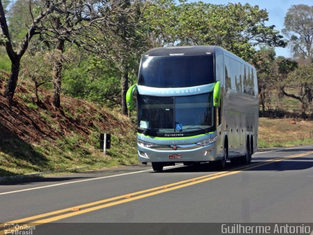 Viação Garcia 7927 na cidade de Araxá, Minas Gerais, Brasil, por Guilherme Antonio. Número da foto: #5359642.
