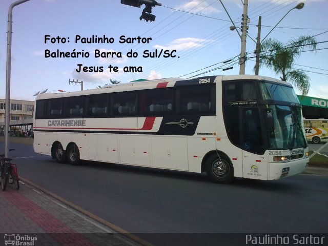 Auto Viação Catarinense 2054 na cidade de Balneário Camboriú, Santa Catarina, Brasil, por Paulinho Sartor. Número da foto: #5359370.