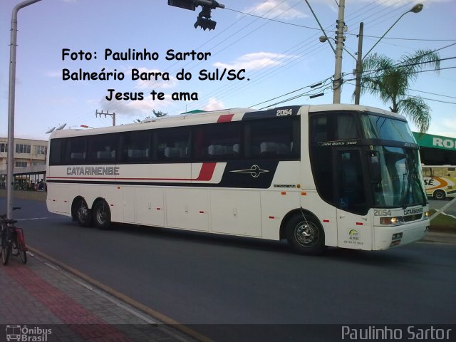 Auto Viação Catarinense 2054 na cidade de Balneário Camboriú, Santa Catarina, Brasil, por Paulinho Sartor. ID da foto: 5359370.