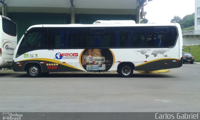 Mariotur Transporte e Turismo Ltda. 1066 na cidade de Caxias do Sul, Rio Grande do Sul, Brasil, por Carlos Gabriel. Número da foto: #5364002.