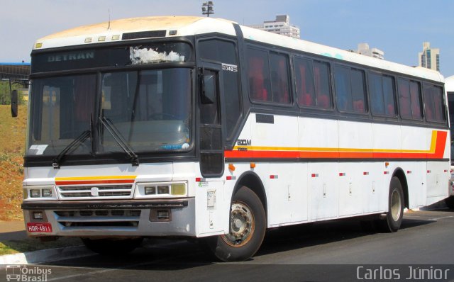 Ônibus Particulares 4811 na cidade de Goiânia, Goiás, Brasil, por Carlos Júnior. ID da foto: 5364878.