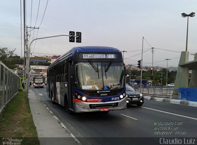 Viação Osasco 21.973 na cidade de Barueri, São Paulo, Brasil, por Claudio Luiz. ID da foto: 5372827.