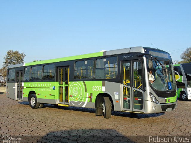 Viação Garcia 8233 na cidade de Paranavaí, Paraná, Brasil, por Robson Alves. Número da foto: #5320808.