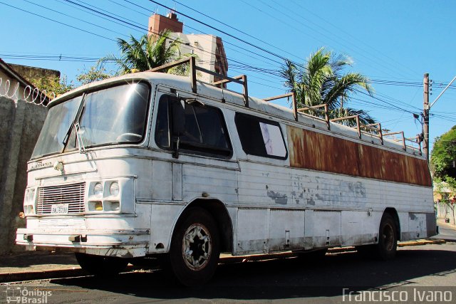 Ônibus Particulares 8298 na cidade de Garça, São Paulo, Brasil, por Francisco Ivano. Número da foto: #5326226.